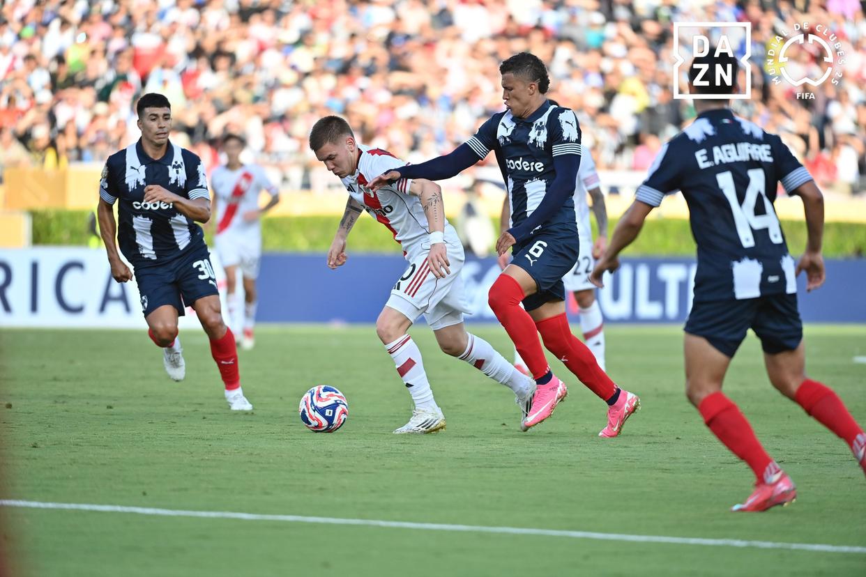 河床与蒙特雷比赛数据：犯规22-18，黄牌5-5，红牌1-0