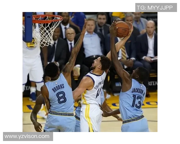 伊迪上演复出首球！挡拆顺下接莫兰特妙传暴扣